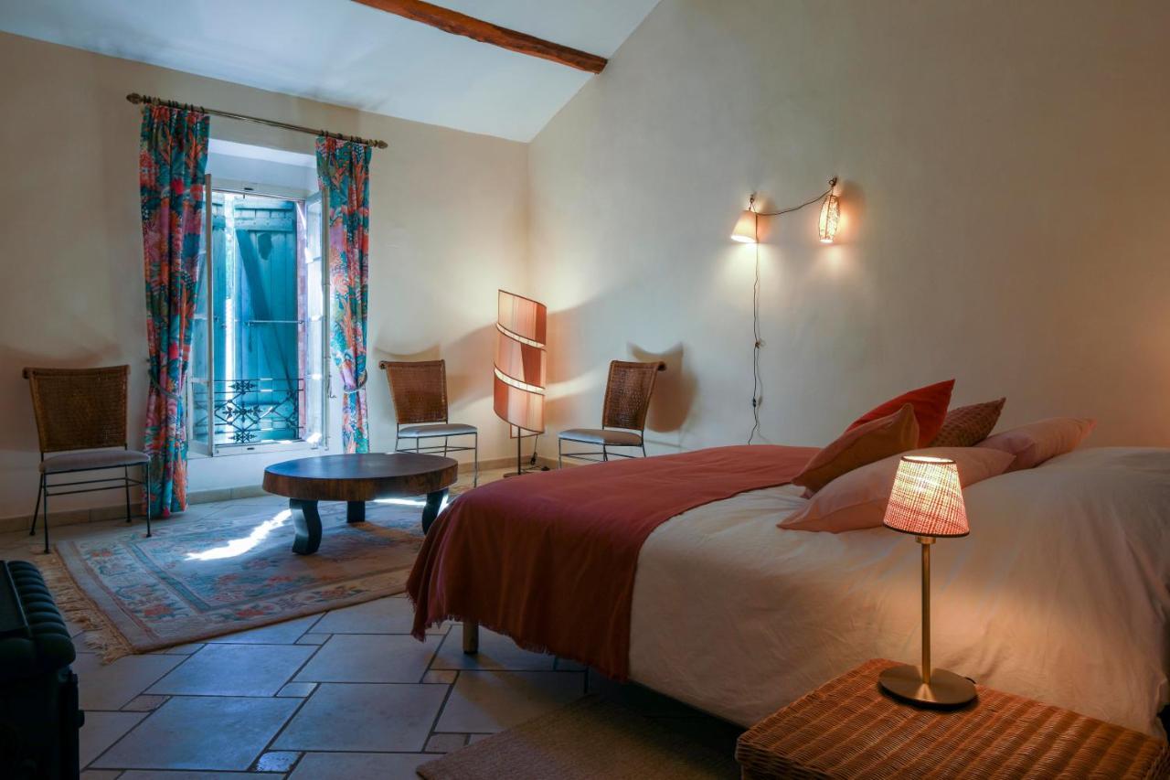 Le 37 Malaucene Bed and Breakfast Habitación foto